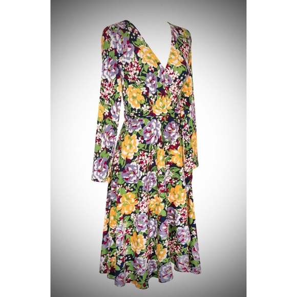 Retro Wrap Dress- Victory Floral - Picture 6 of 16
